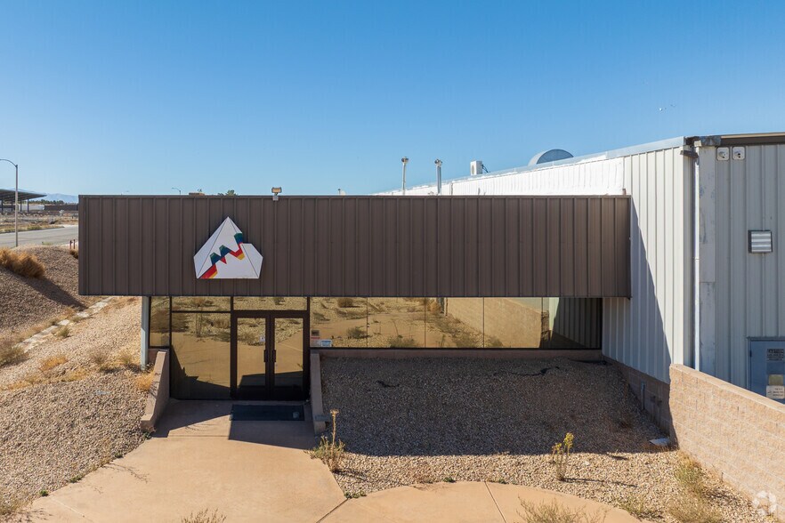 More Photos Of 9400 Holly Rd, Adelanto Warehouse For Lease