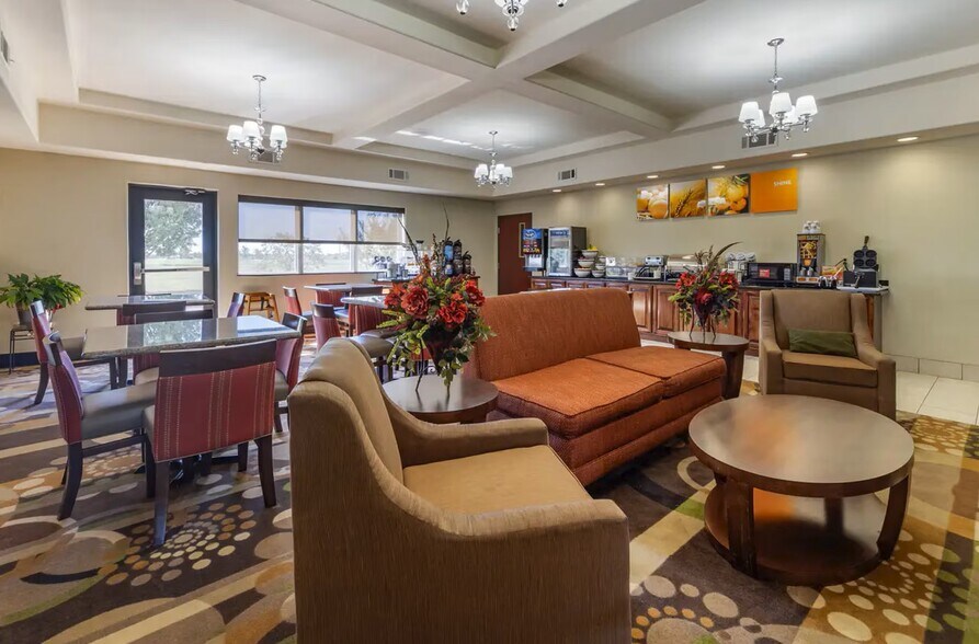 More Photos Of 3112 W Fir St, Perry Hotel For Sale