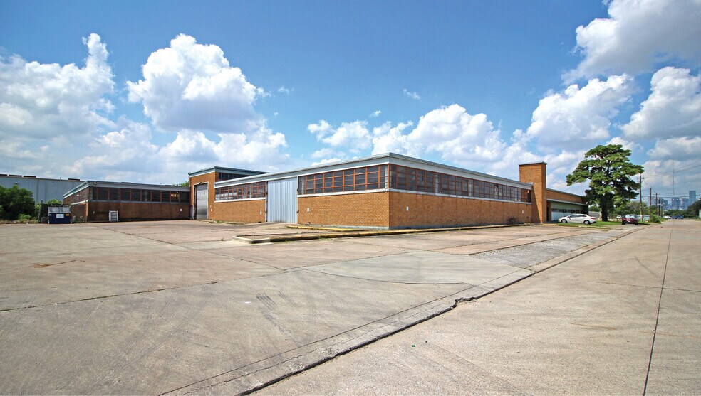 More Photos Of 5520 Armour Dr, Houston Warehouse For Lease