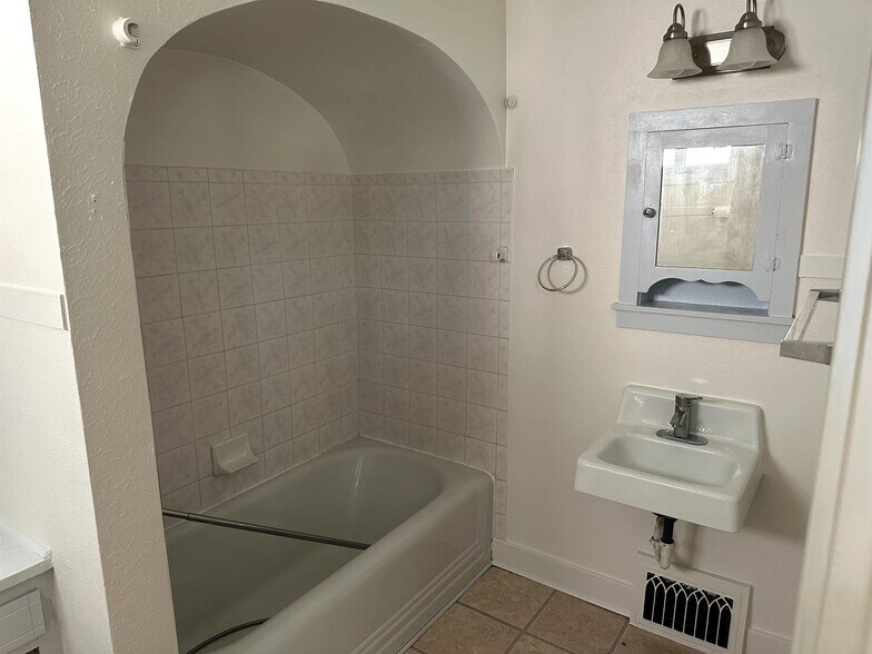 More Photos Of 612 N Arthur Ave, Pocatello Apartments For Sale