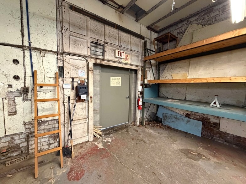 More Photos Of 814 Cleveland Ave NW, Canton Freestanding For Lease