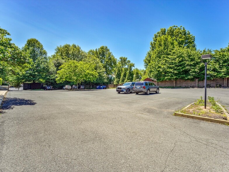 More Photos Of 311 Maple Ave W, Vienna Medical For Lease