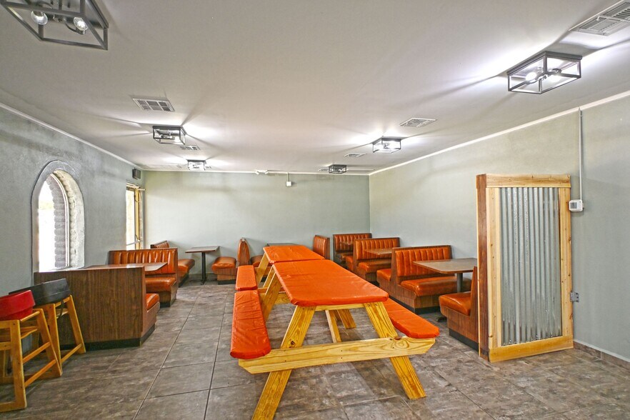 More Photos Of S 2162 S WW White Rd, San Antonio Restaurant For Sale