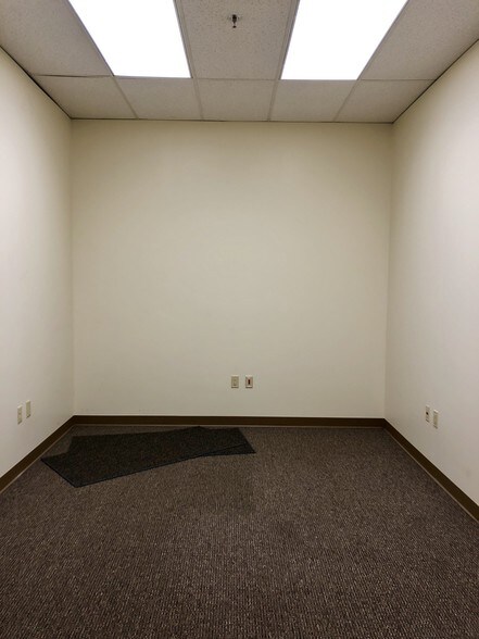 More Photos Of 1324-1424 E Grandview Blvd, Erie Unknown For Lease