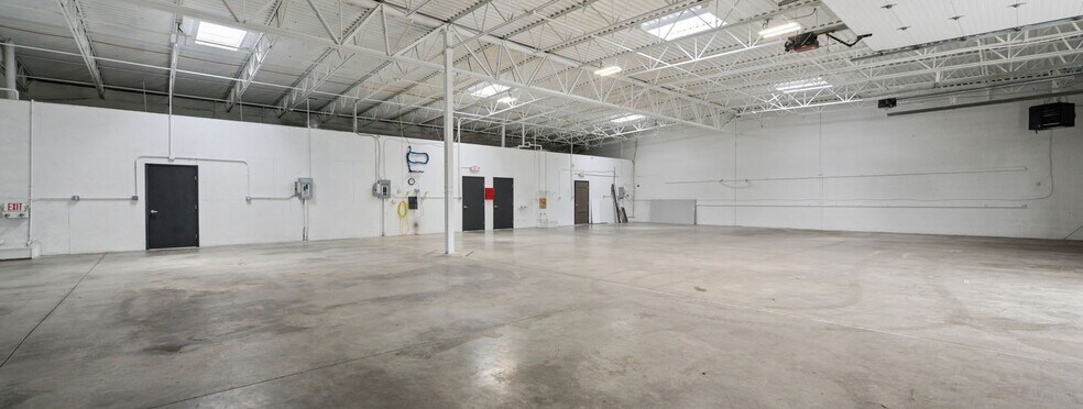 More Photos Of 8350 Industrial Pky, Plain City Warehouse For Lease
