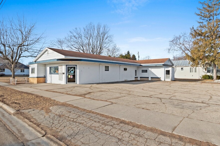 More Photos Of 302 Collins Ave, Oconto General Retail For Sale