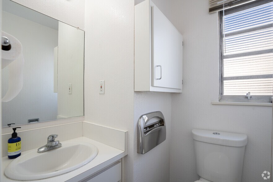 More Photos Of 4185-4187 Piedmont Ave, Oakland Medical For Sale