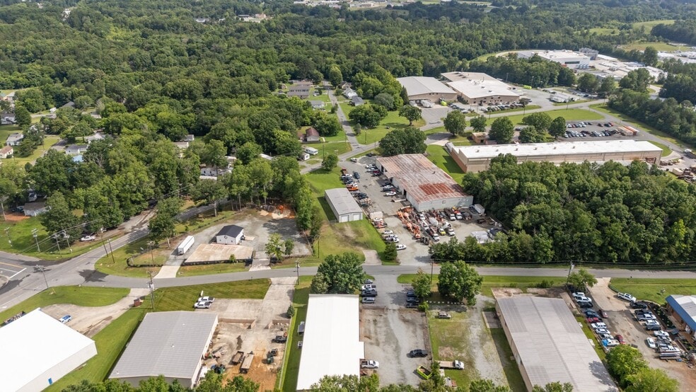 More Photos Of 808 E Parker St, Graham Industrial For Sale