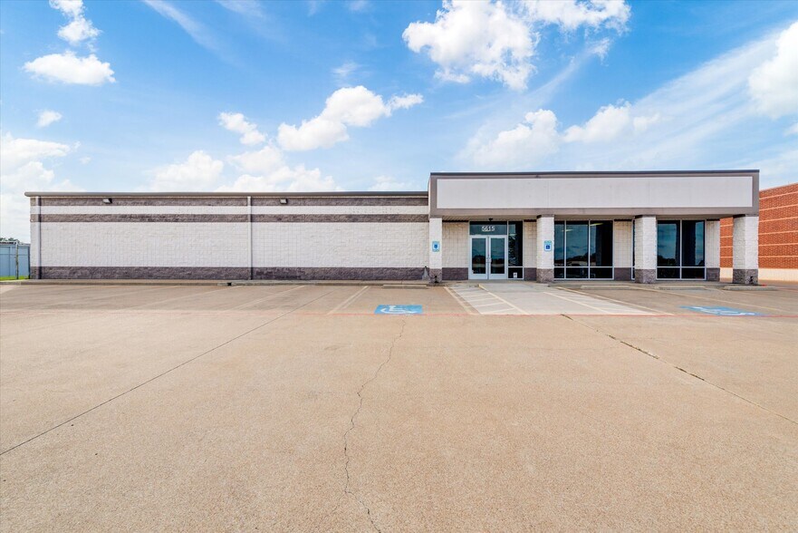 More Photos Of 5615 Rufe Snow Dr, North Richland Hills Freestanding For Sale