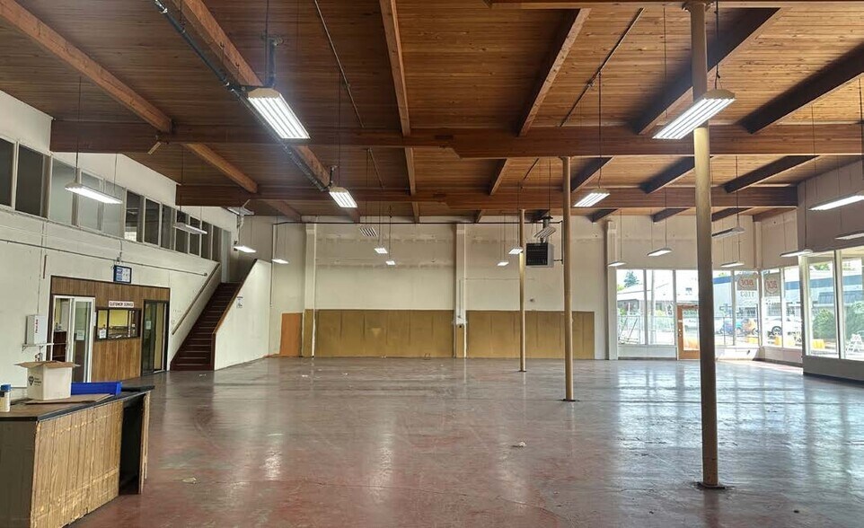 More Photos Of 1163 NE 63rd Ave, Portland Showroom For Sale