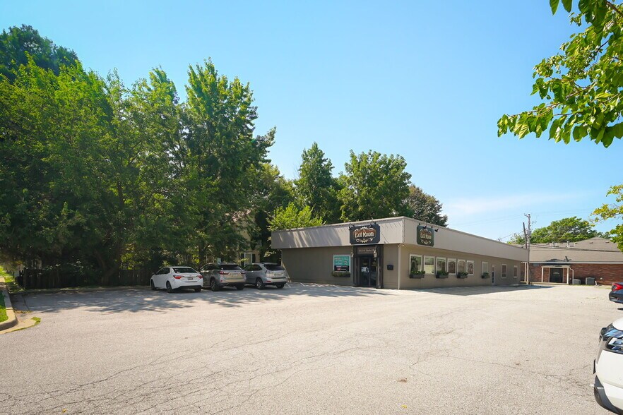 More Photos Of 304 SW Market St, Lee's Summit General Retail For Sale