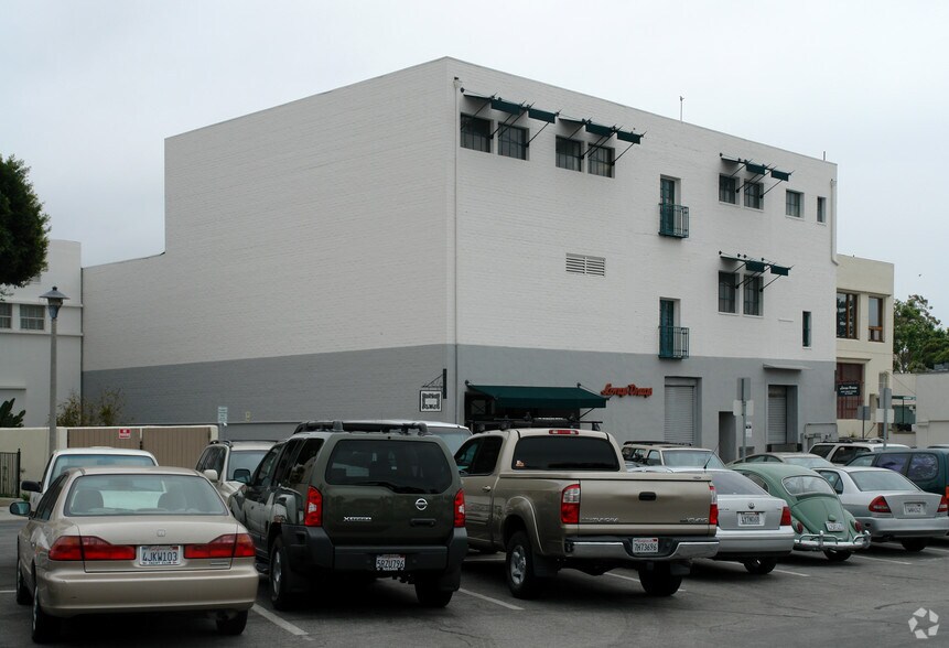 More Photos Of 1113 State St, Santa Barbara General Retail For Lease