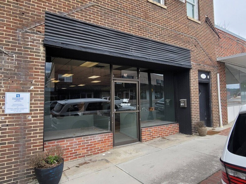More Photos Of 1517-1525 Front St, Richlands Storefront Retail Residential For Lease