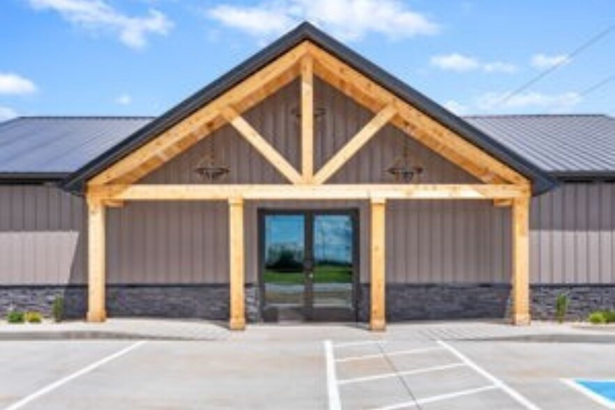 More Photos Of 159 Darlene Dr, Clarksville Office For Lease