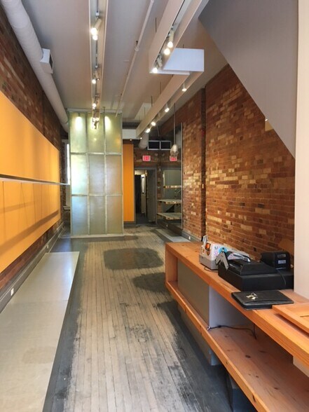 More Photos Of 348 Queen St W, Toronto Storefront Retail Residential For Lease