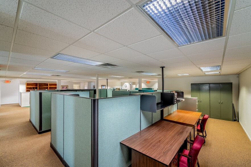 More Photos Of 4615-4621 S Wayne Rd, Wayne Storefront For Sale