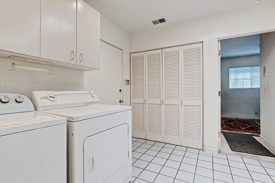 More Photos Of 4623 Hayvenhurst Ave, Encino Apartments For Sale