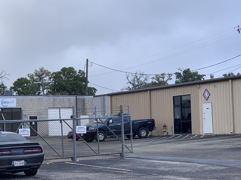 More Photos Of 136 Industrial Dr, Boerne Warehouse For Lease