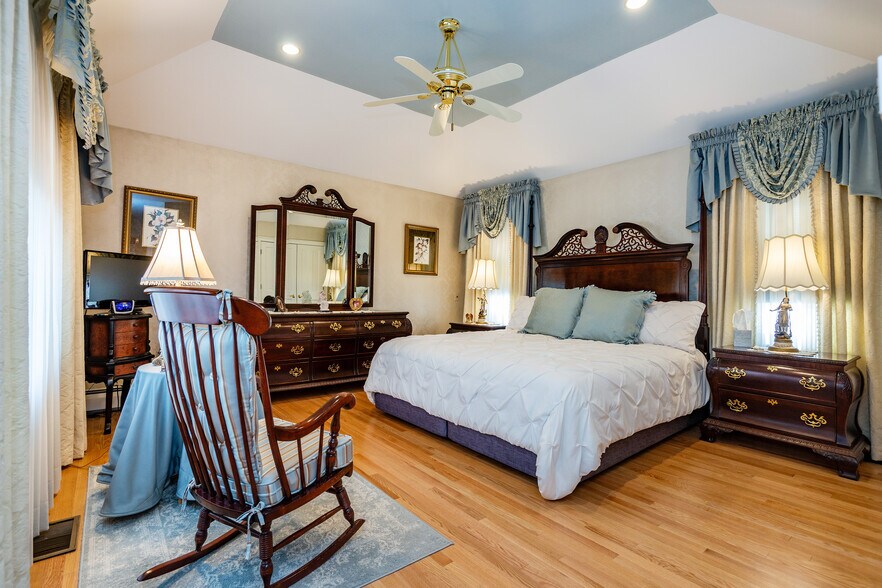 More Photos Of 90 Putnam Pike, Johnston Flex For Sale