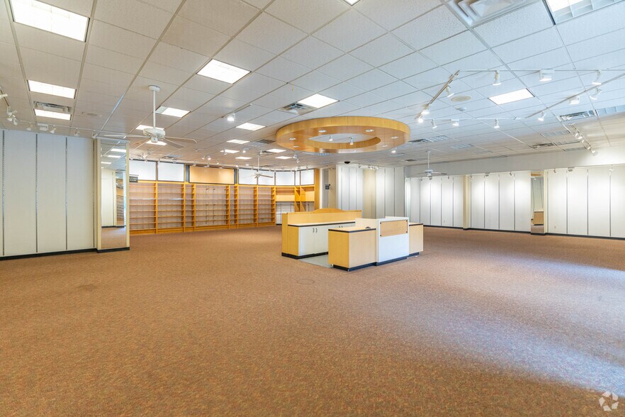 More Photos Of 75 State Route 15, Lafayette Unknown For Lease