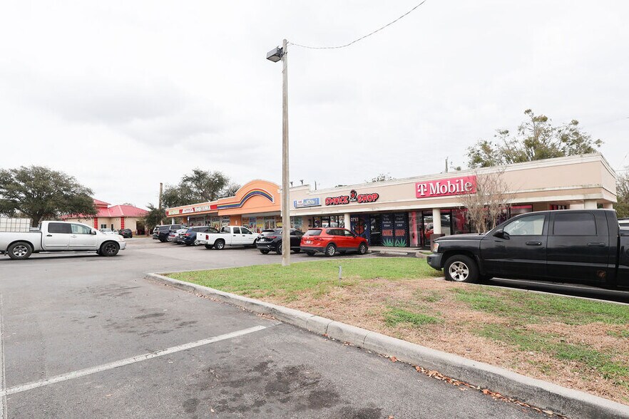 More Photos Of 5810-5840 SE Abshier Blvd, Belleview Storefront For Lease