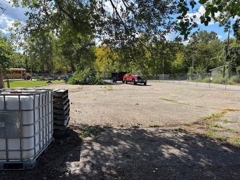 More Photos Of 233 Sycamore St, Anderson Land For Lease