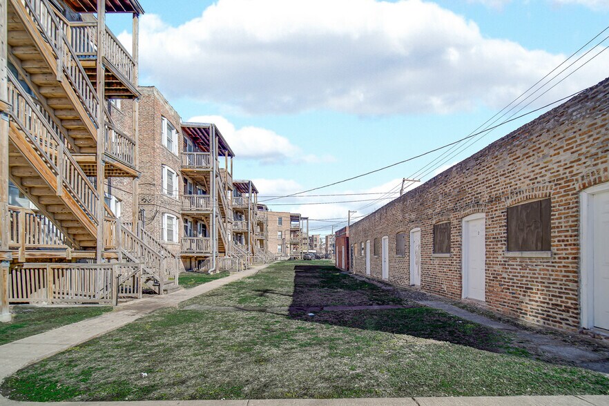 More Photos Of 4533-4547 S Calumet Ave, Chicago Apartments For Sale