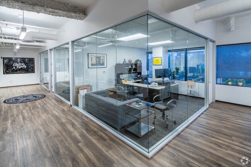 More Photos Of 3000 S Robertson Blvd, Los Angeles Loft Creative Space For Lease