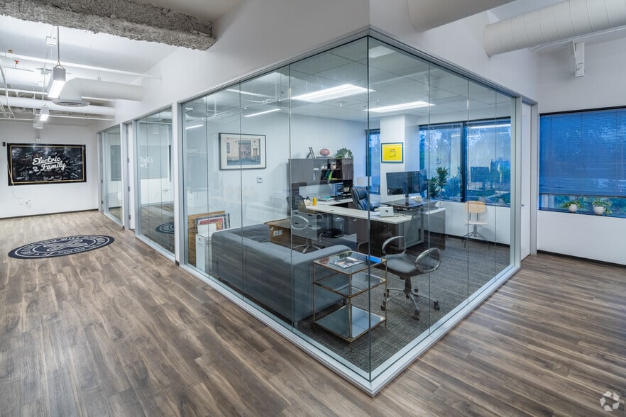 More Photos Of 3000 S Robertson Blvd, Los Angeles Loft Creative Space For Sale