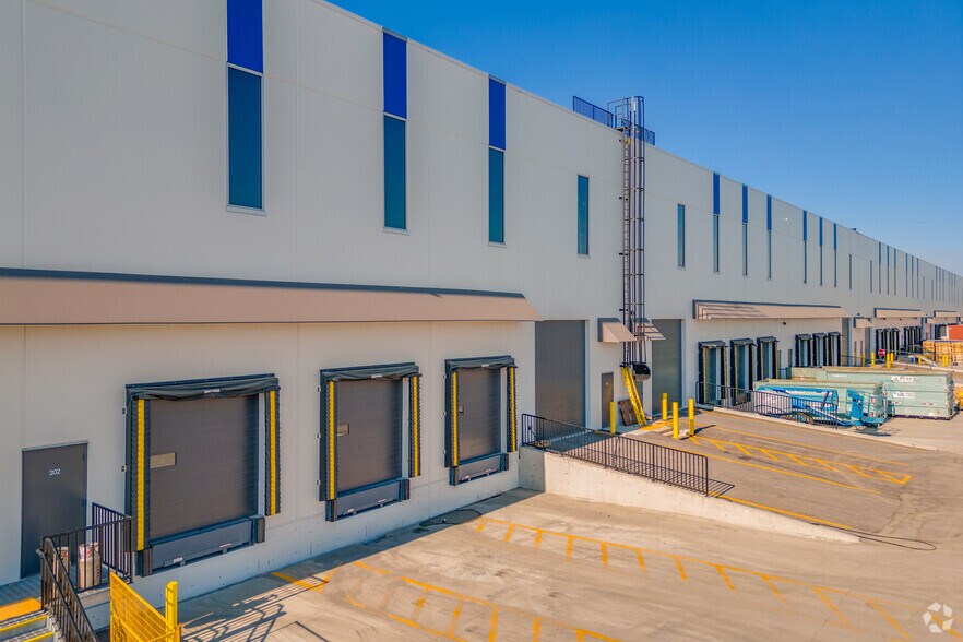 More Photos Of 19265 Airport Way, Pitt Meadows Warehouse For Lease