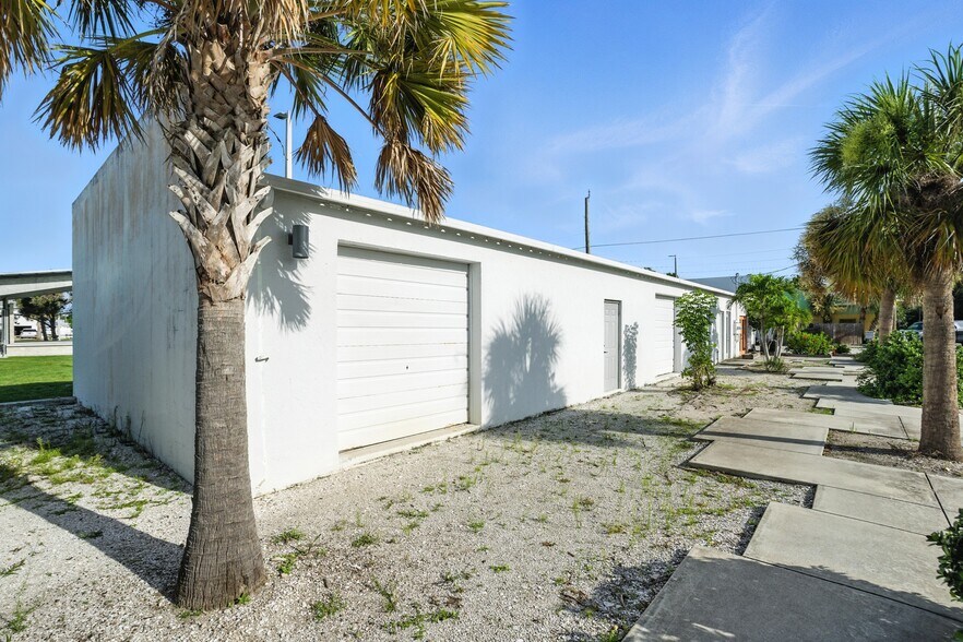 More Photos Of 30 Mango St, Englewood Office For Sale