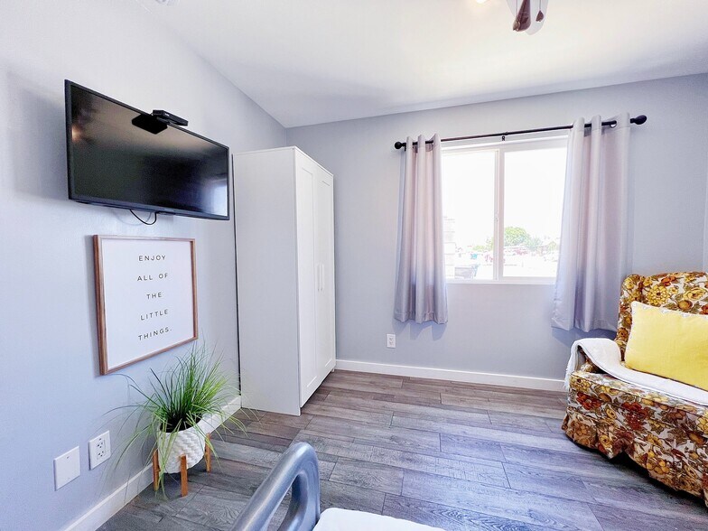 More Photos Of 4701 W Laurel Ln, Glendale Assisted Living For Sale