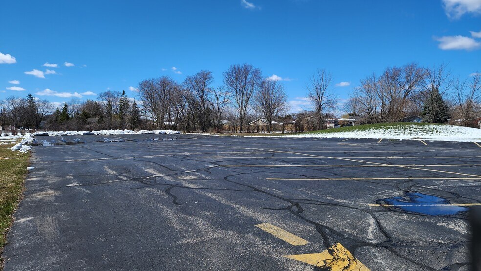 More Photos Of 2080 W 20th Ave, Oshkosh Flex For Sale