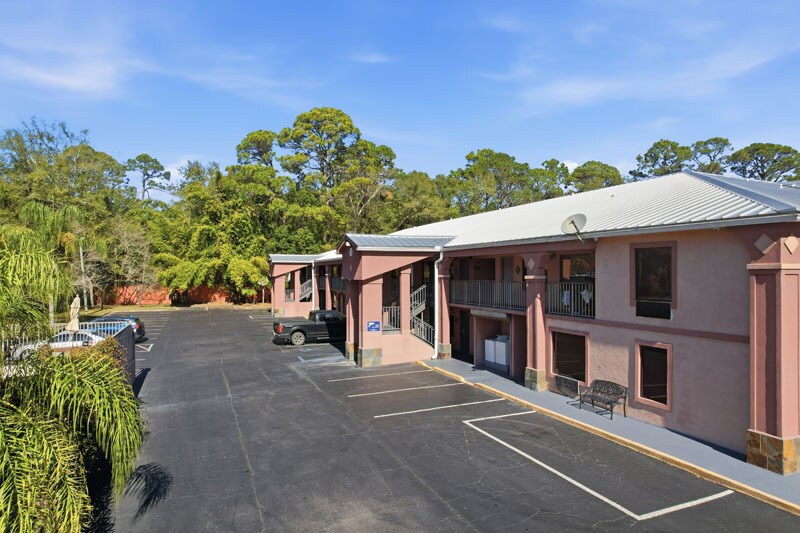 More Photos Of 249 US Highway 98, Apalachicola Hotel For Sale
