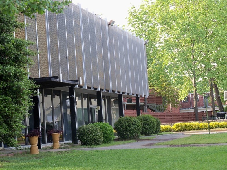 Primary Photo Of 3581 Main St, College Park Coworking Space