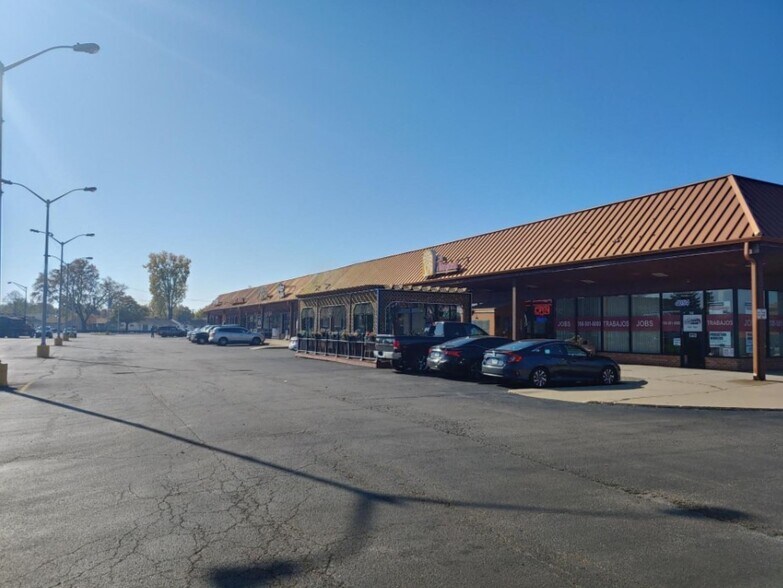 More Photos Of 4050-4140 W 87th St, Hometown Unknown For Lease