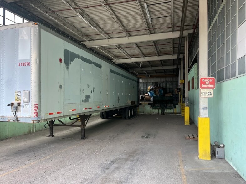 More Photos Of 1119 Kickapoo St, Lincoln Warehouse For Lease