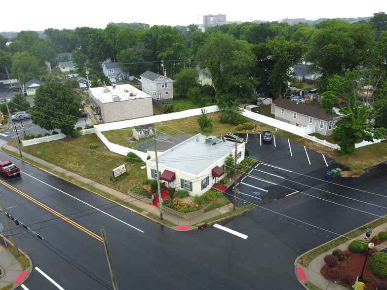 More Photos Of 317 Highway 35 N, Neptune City Veterinarian Kennel For Sale