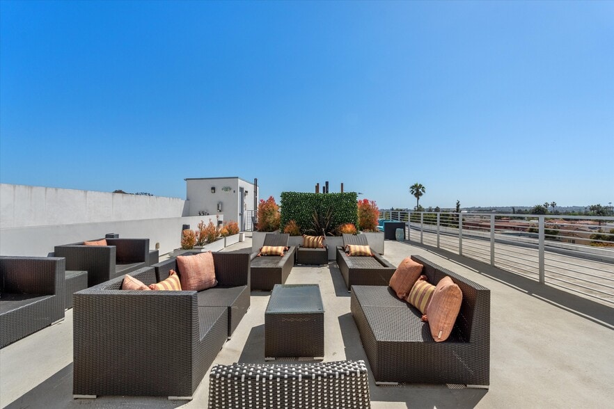 More Photos Of 738 S Ogden Dr, Los Angeles Apartments For Sale