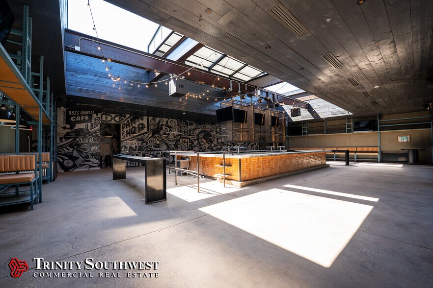 More Photos Of 2820-2824 Commerce St, Dallas Storefront For Sale