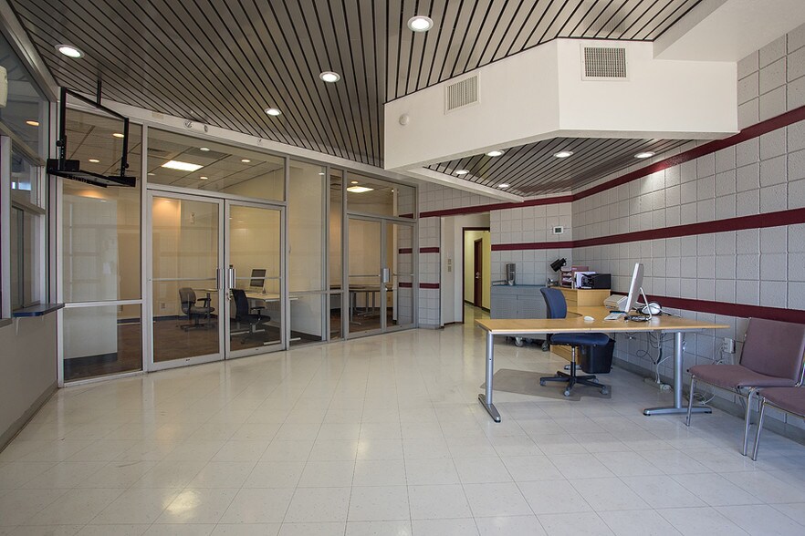 More Photos Of 3118 E McDowell Rd, Phoenix Office For Lease