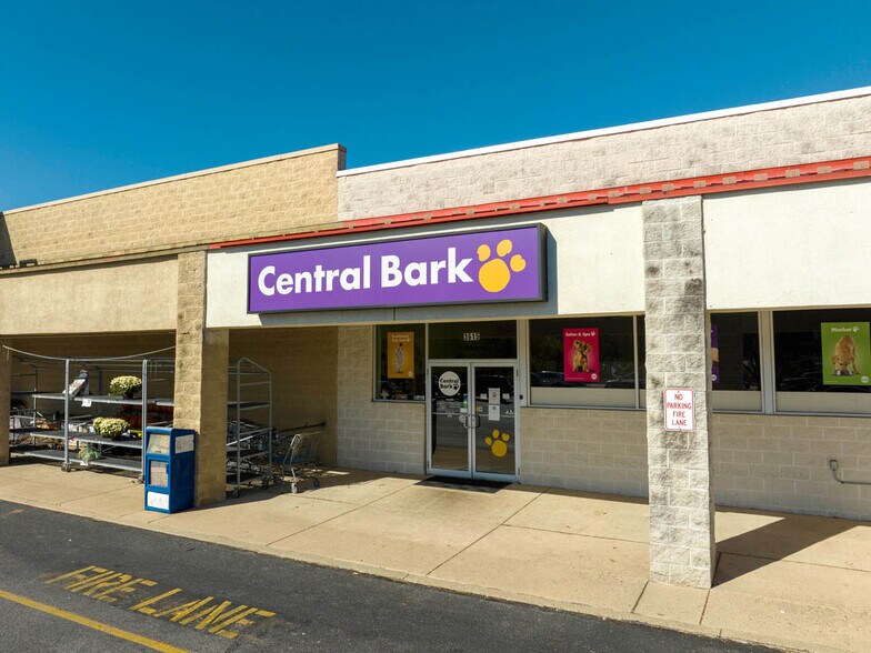 More Photos Of E Market St, York Unknown For Lease