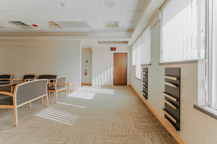 More Photos Of 1875 West Pointe Dr, Oshkosh Medical For Sale