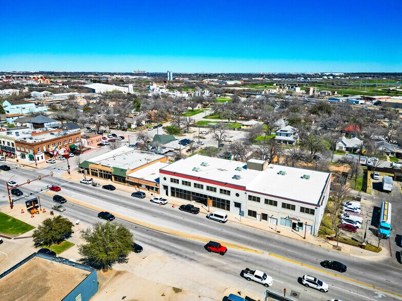 Primary Photo Of 1332 N Main St, Fort Worth Freestanding For Lease