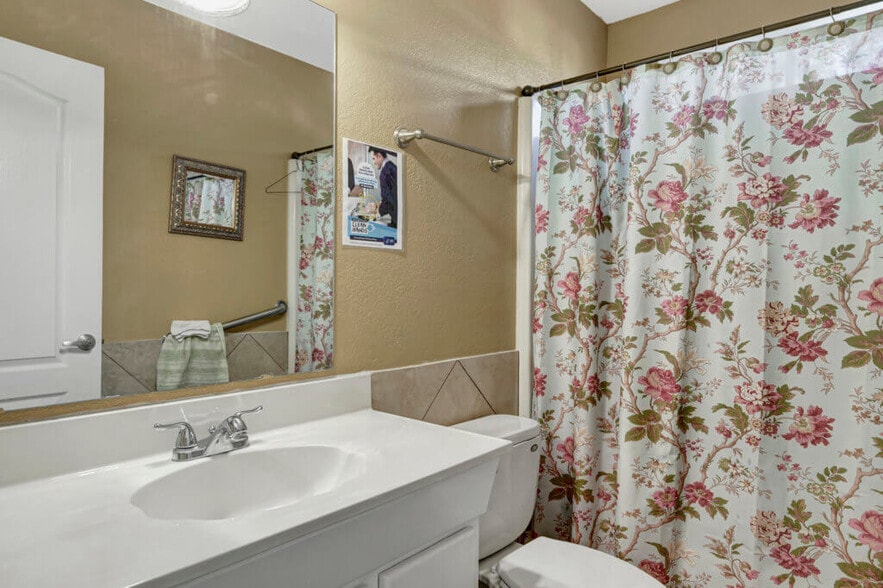 More Photos Of 15801 N 19th Pl, Phoenix Assisted Living For Sale