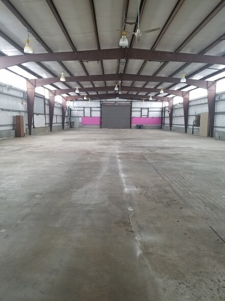 More Photos Of 16517 Bull Church Rd, Woodford Warehouse For Lease