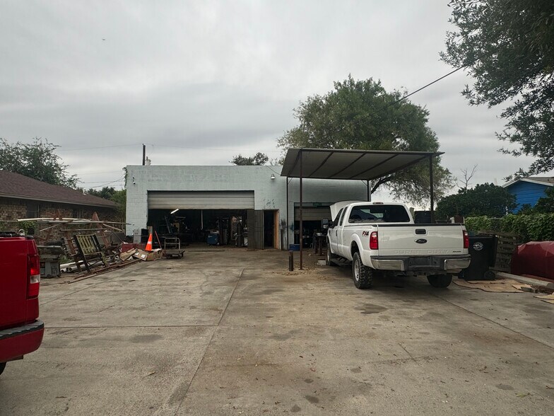 More Photos Of 2505 N Bridge Ave, Weslaco Service For Sale