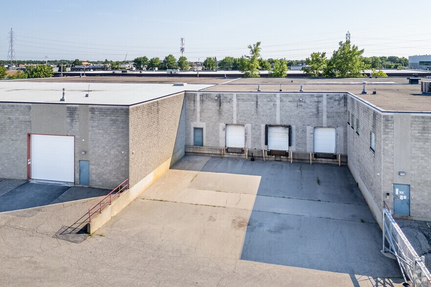 More Photos Of 4455 Rue Cousens, Montréal Warehouse For Lease