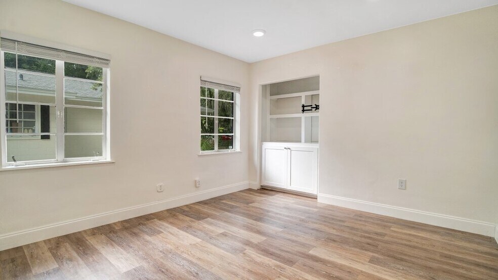 More Photos Of 230 E Marks St, Orlando Office Residential For Lease