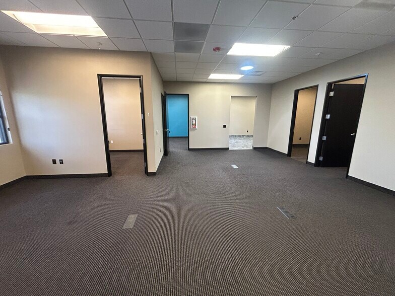 More Photos Of 50 S Stephanie St, Henderson Office For Lease